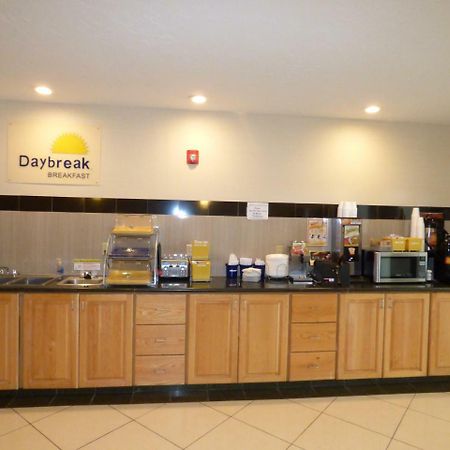Days Inn By Wyndham Бригам Сити Екстериор снимка