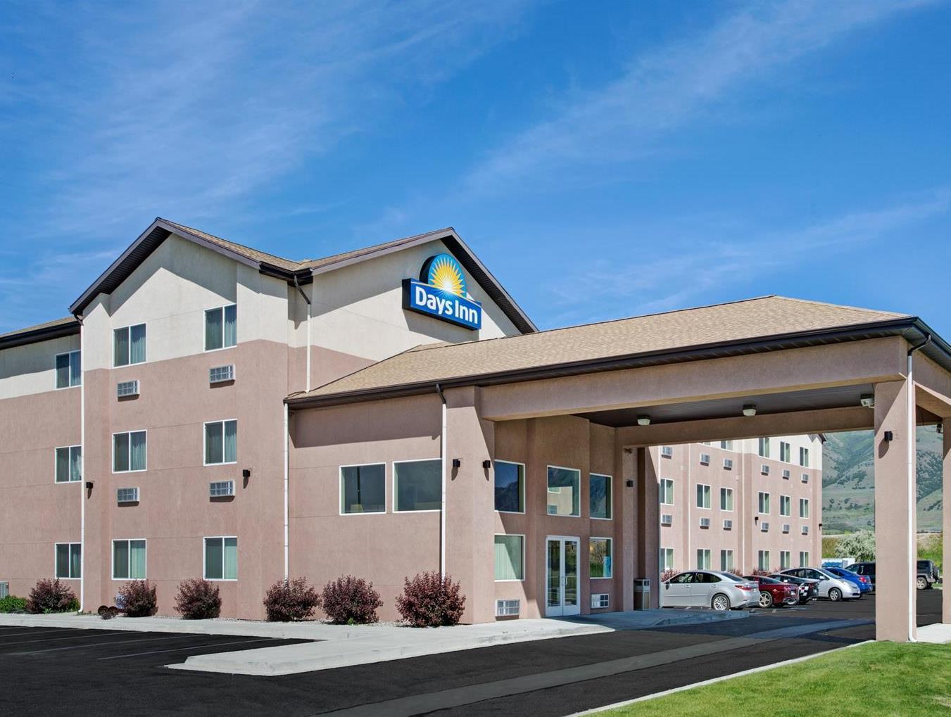 Days Inn By Wyndham Бригам Сити Екстериор снимка